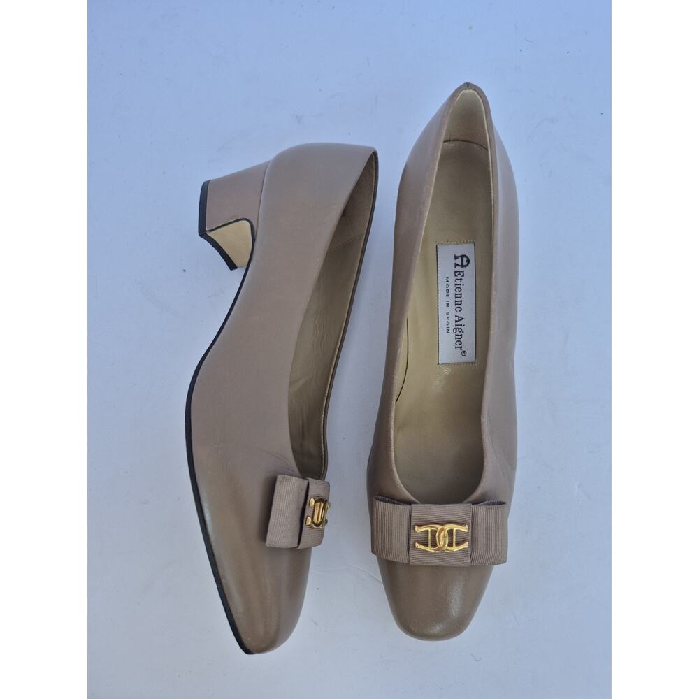 Etienne Aigner Leather Pumps 8.5 M Taupe Spain Low Heel Bow Logo Classic Elegant